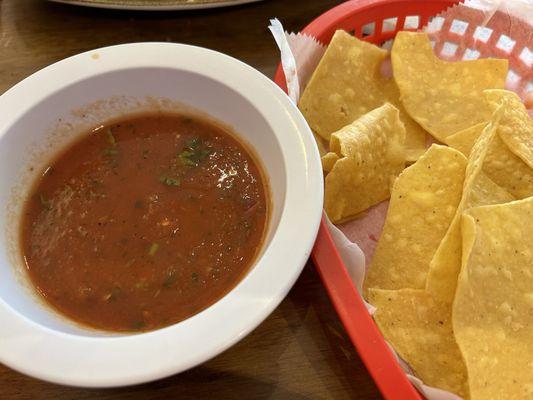 Salsa & tortilla chips