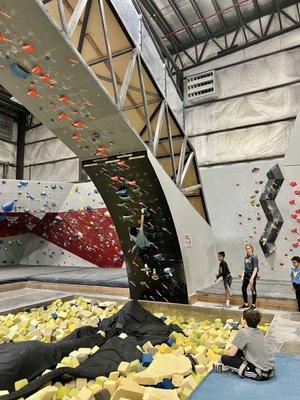 "The Snake" bouldering wall