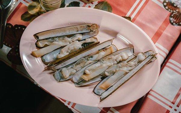 Fresh Razor Clams !!! Seafood Night Thursday-Saturday