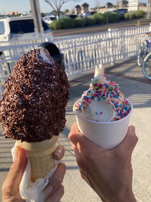 Chocolate and vanilla soft serve on left and vanilla ice on right