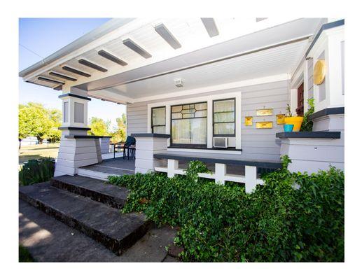 307 Redwood Avenue featues a gorgeous wrap around porch.
Photo Credit: Hole Photography