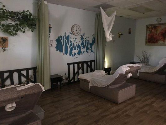 massage area 6 feet apart