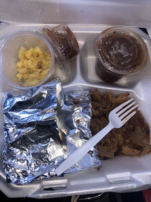 Brisket, Mac n cheEse, baked beans and bread