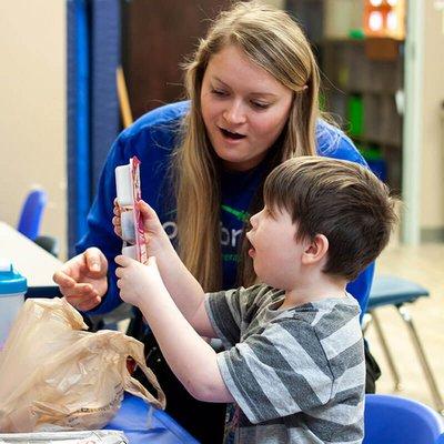 RBT working with kiddo on ABA therapy at Hopebridge.