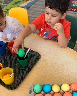 Easter egg coloring #preschoolactivities #glendalepreschool #schoollife #bonnieacademy #glendalechildcare #easter #preschoolglenda