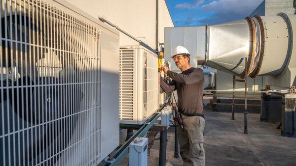 Commercial and residencial AC maintenance & repair services.