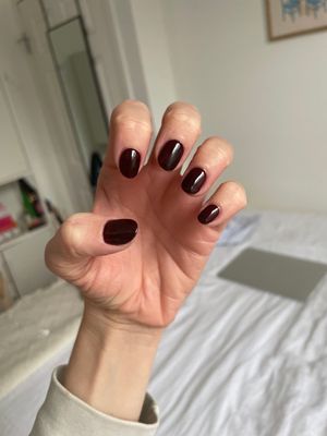 Gel manicure, color 24