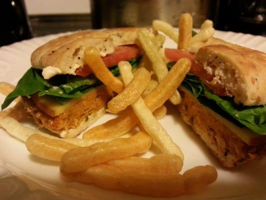 Lo-Cal Everything Bagel Salmon Burger + Spinach X Smoked Gouda