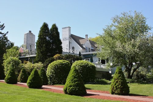 10 private acres of glorious gardens