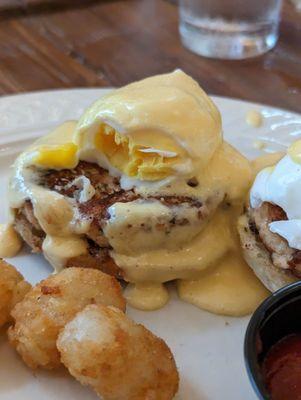 Overcooked eggs Benedict with "smoked salmon" NOT!  Salmon patties