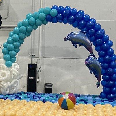 Set the scene!  Custom, professional balloon decor for corporate events, Bar and Bat Mitzvahs and more in DC and the DMV.  Balloon Zoom.