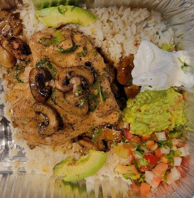 Chicken w/mushroom sauce, rice, guac, pico