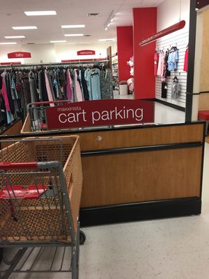 Plainville TJ Maxx / HomeGoods -- Plainville Commons : 111 Taunton Street, Plainville                      Interior : Cart Parking!