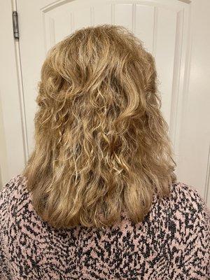 Curly perm for texture