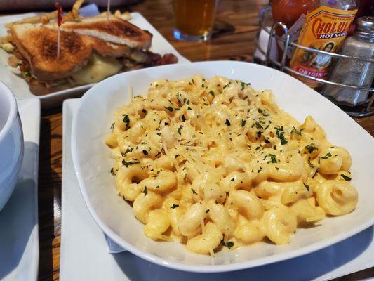 Mac and cheese - generous portion