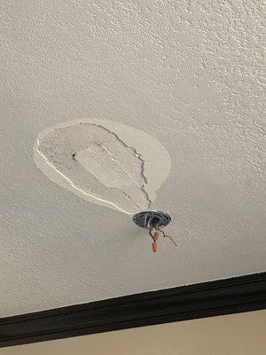 Patching a damage drywall