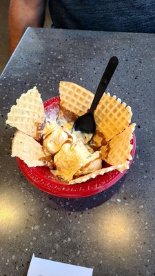 Ice cream nachos (vanilla / hot Carmel)