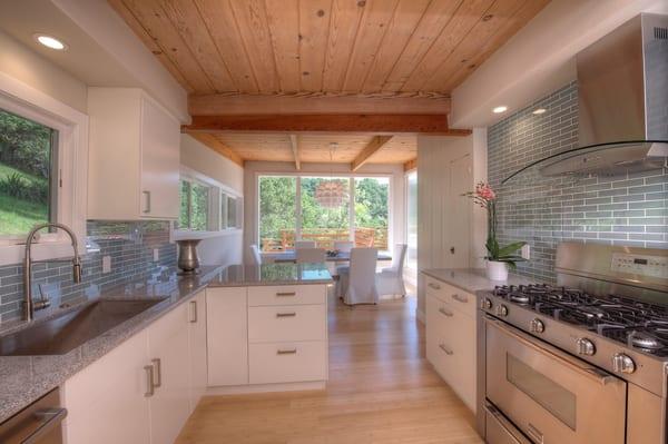 granite and glass tile kitchen