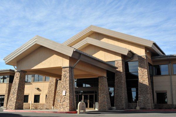 Summit Center is home to Northern Arizona Orthopaedics, a multi-specialty practice caring for the back, hip, shoulder, knee, hand and foot.