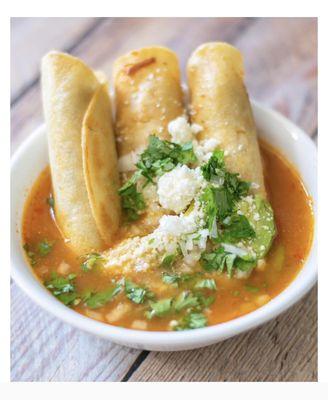 Tacos Dorados con caldo