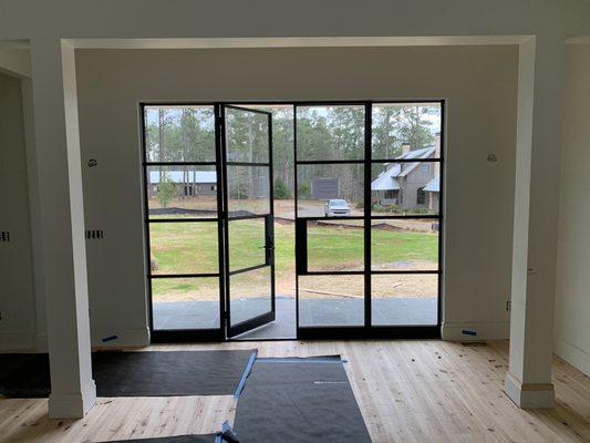 Steel / glass double door with fixed sidelights