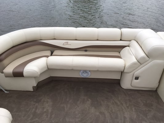 Pontoon Vinyl and Carpet detail