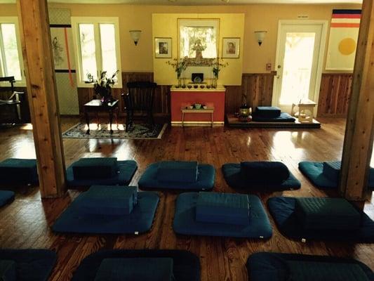 Very sweet and intimate meditation hall w/ only 3 rows. You definitely won't get lost in the crowd here