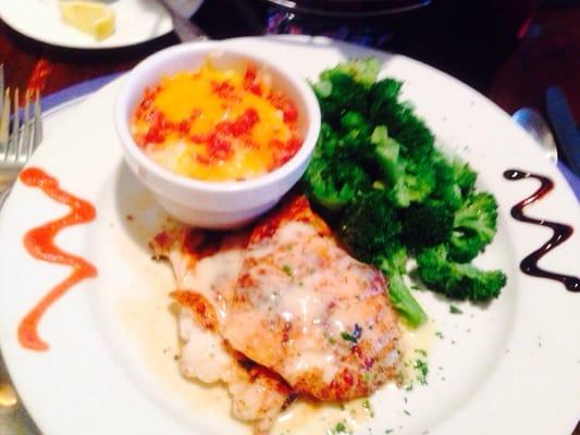 Grilled grouper with a smidgen of blackened seasoning, steamed broccoli and cheddar bacon grits. Wonderful meal and service.