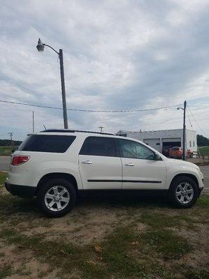 2008 Saturn Outlook 200,000 miles, All Wheel Drive, Third Row Seating $4,500