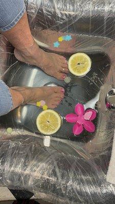 Womans Organic Minty Pedicure Spa