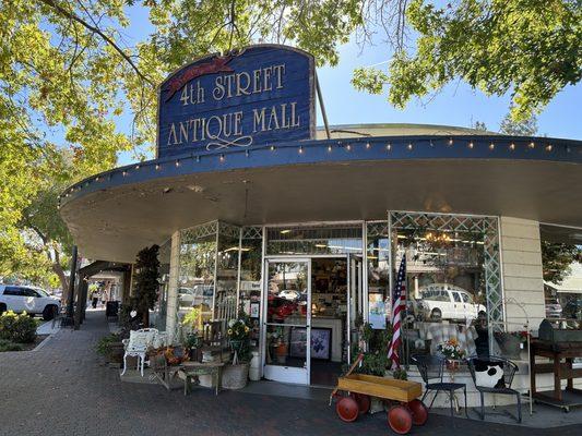 The Original 4th Street Antique Mall