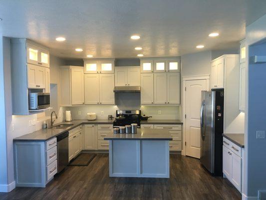 Shaker White Cabinets, Light Grey Quartz, and Smoky Hickory  Reno Laminate