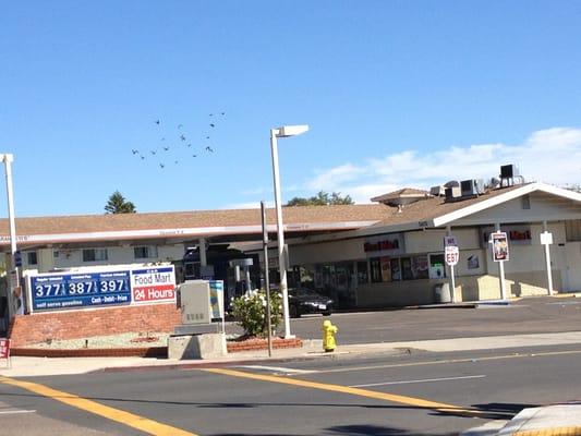 Rarely stop here for gas, normally just pick up snacks or a monster drink for the road.