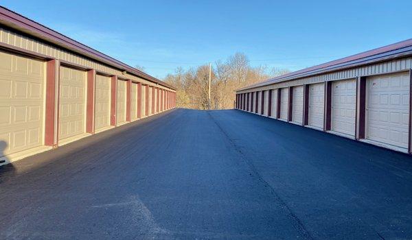 Asphalt drive aisle