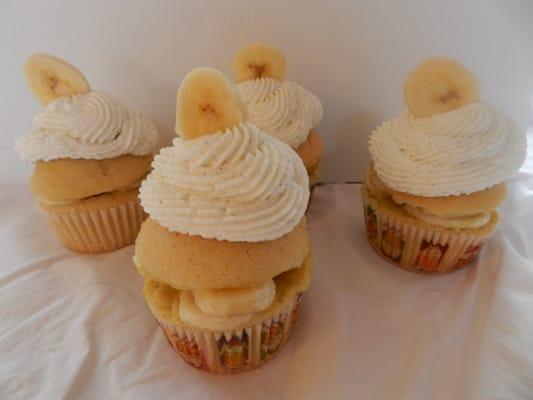 Banana Cream Pie Cupcakes (vanilla cake, pastry cream filling, fresh sliced banana, homemade vanilla whipped cream)