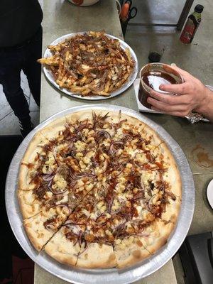 BBQ Pulled Pork Mac&Cheese Pizza collab with Mikes BBQ. And pulled pork poutine fries. A one off but the best pizza I've ever had.