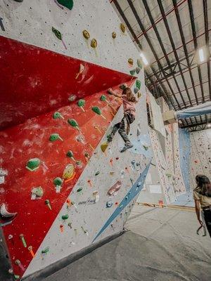 Bouldering/free climb structure