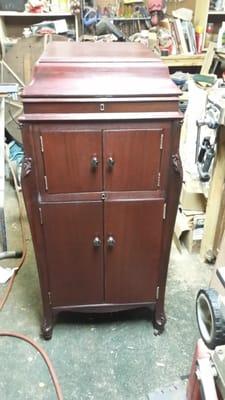 restore old Victrola cabinet