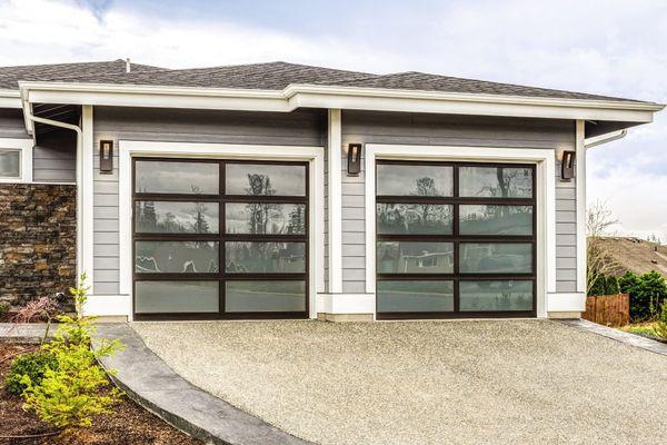 New garage door, moderm & clean.