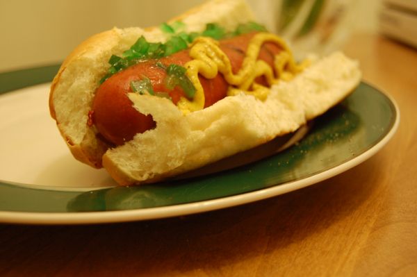 Hot dog from https://www.flickr.com/photos/61098690@N00/4003698974