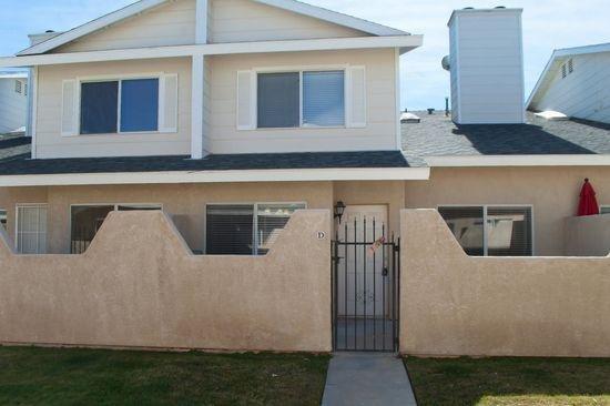 This 1272 square foot townhouse home has 3 beds / 3 baths located in W. Palmdale
 Monthly rent: $1500.00  **Not Section 8 app...