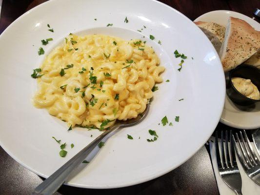 Mac and cheese side dish.