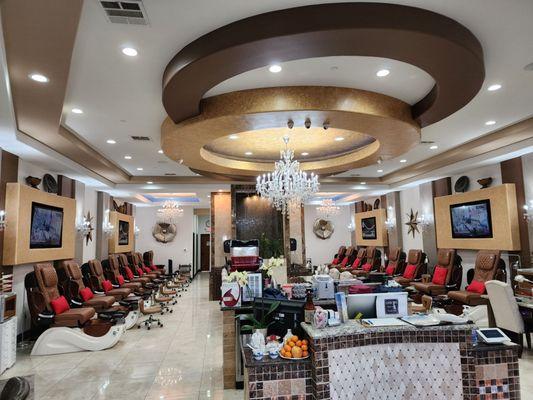 This salon is clean and great atmosphere.