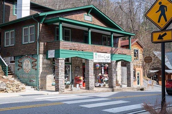 This wonderful store has beautiful merchandise and smiling faces with locally brewed coffee that is the best in town,must visit this store.