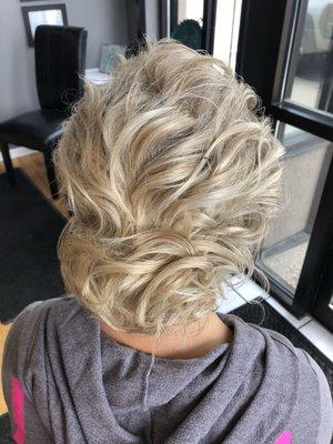 Upstyle. Prom Hair. Loose Upstyle. Blonde Upstyle.