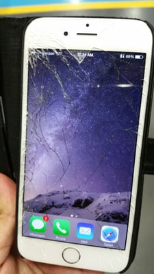 Cracked iPhone screens replaced in stellar time ! (Contingent on stocks)