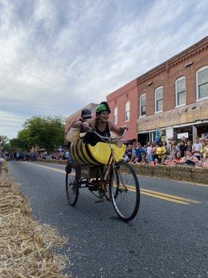 Strong showing for the Buzz Meadery at the bathtub races