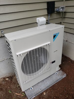 A new Daikin Fit, Ultra Quiet, Ultra Efficient 17 SEER AC!!!