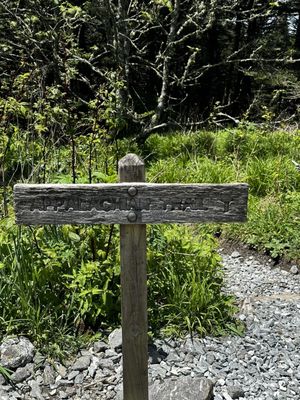 Trail sign along the path to the dome