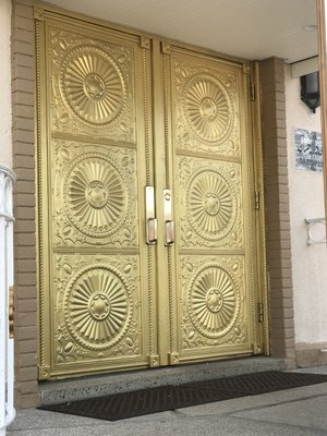 The main entrance door to the Masjid.